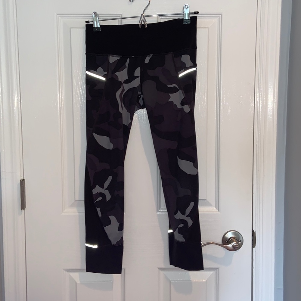 Athleta Cropped Leggings